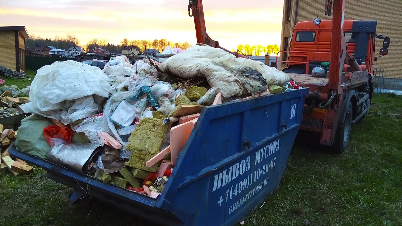 Вывоз и утилизация промышленных отходов в Старой Руссе в октябре