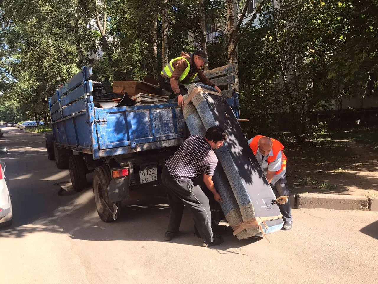 Профессиональный вывоз крупногабаритного мусора в Старой Руссе в октябре