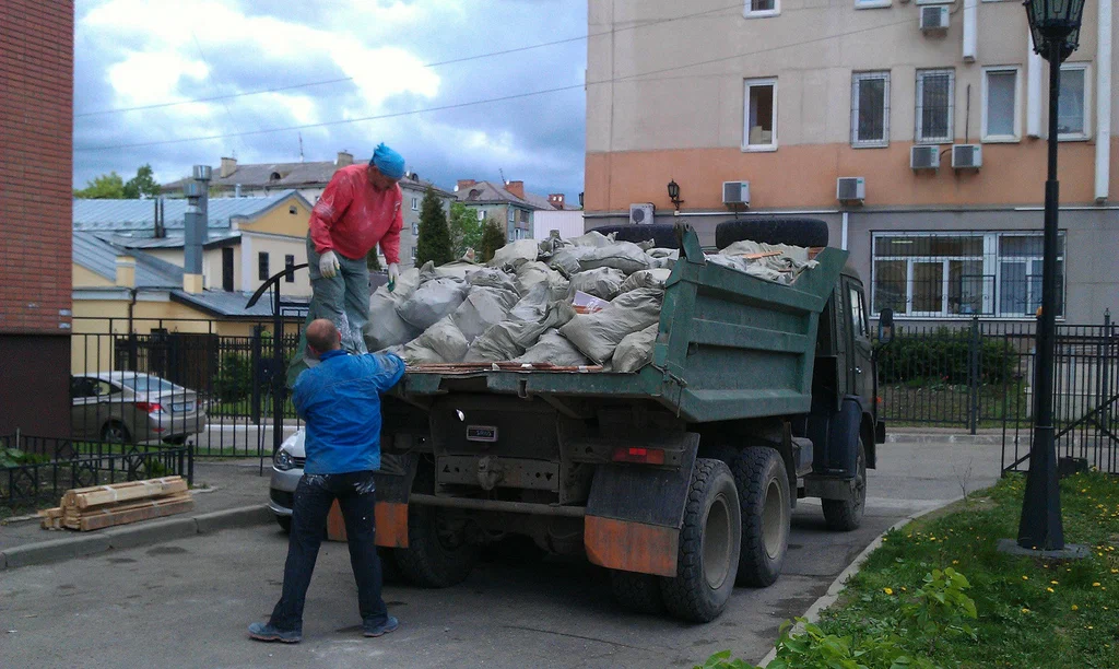 Вывоз строительного мусора в Старой Руссе от 1630 руб. – ПроМусор