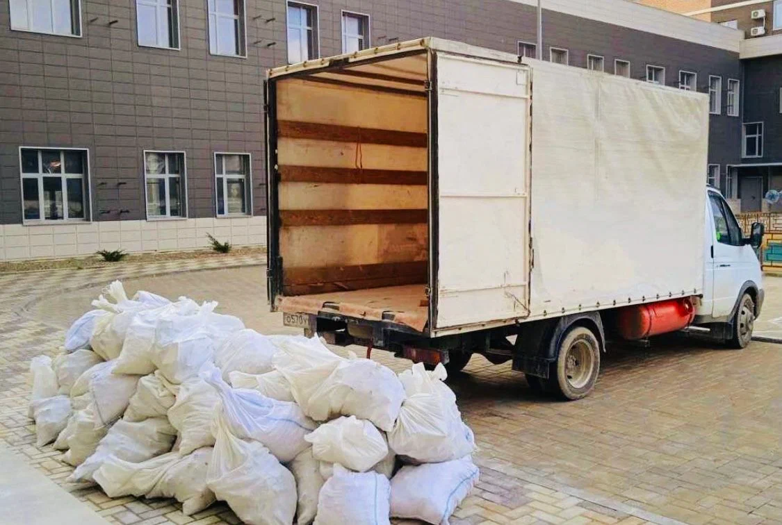 Вывоз строительного мусора из новостроек в Старой Руссе в октябре