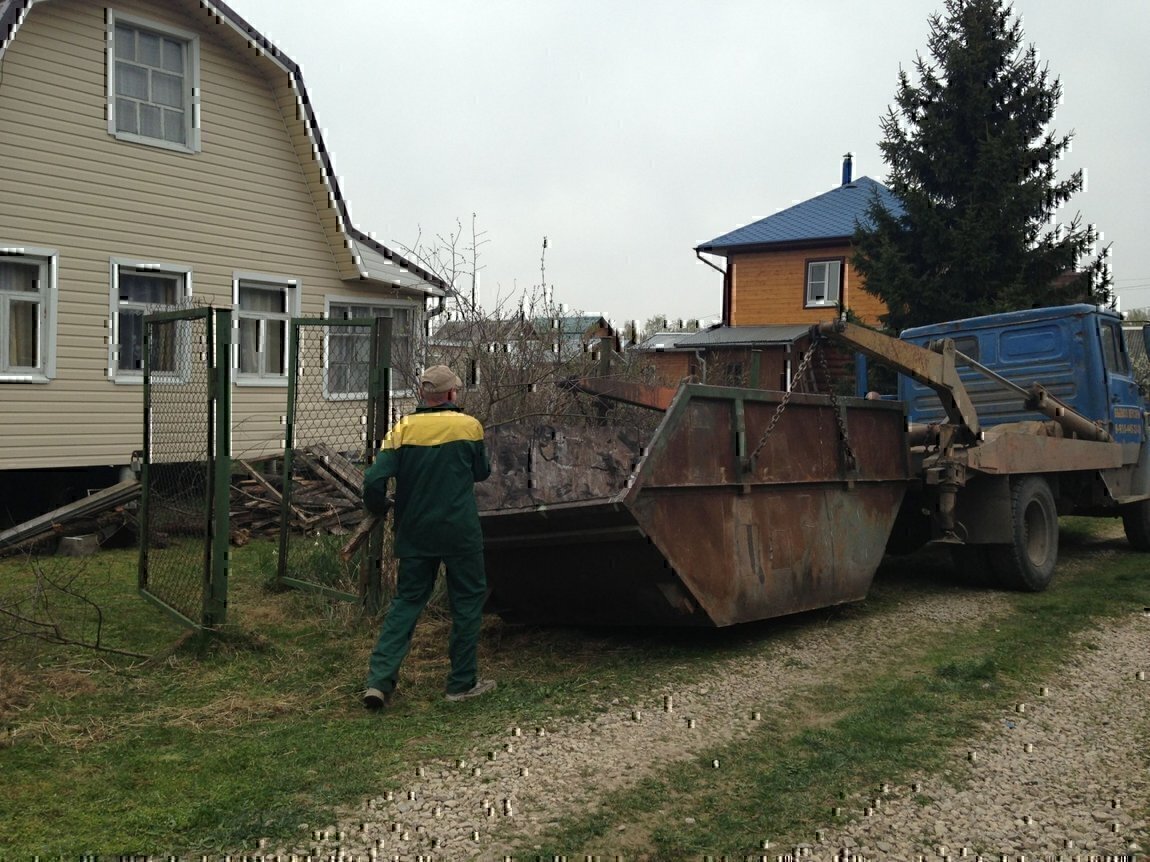 Вывоз мусора и отходов с дачи и участка СНТ в Старой Руссе в октябре