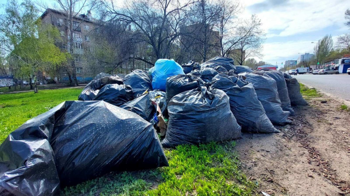 Вывоз и утилизация мусора после субботника в Старой Руссе в октябре