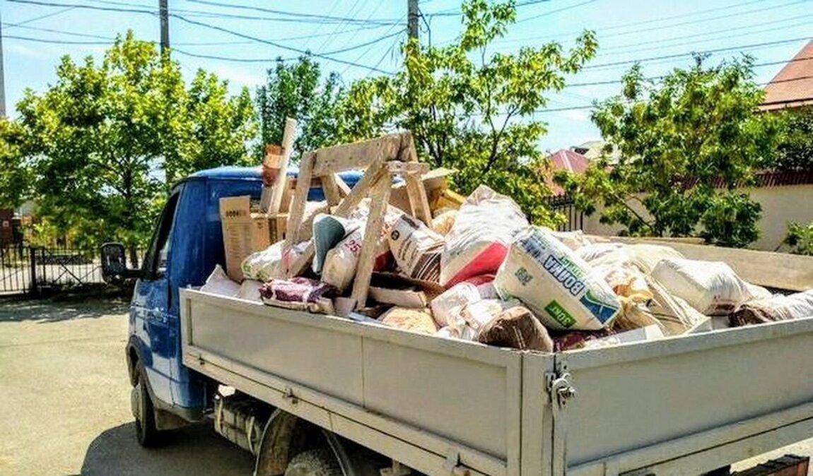 Вывоз мусора Газелью в Старой Руссе в октябре