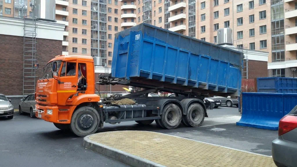 Аренда пухто для вывоза строительного и бытового мусора в Старой Руссе в октябре
