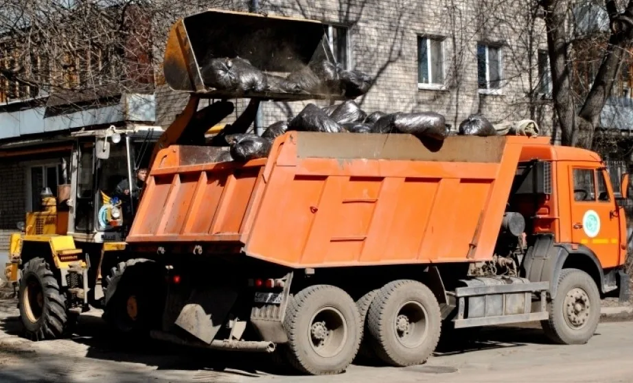 Вывоз мусора грузовым фургоном 5 тонн в Старой Руссе – ПроМусор, аренда, цена от 1579 руб