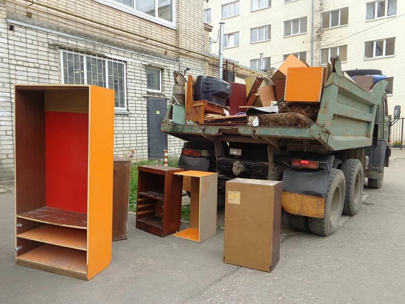 Вывоз шкафа в Старой Руссе от ПроМусор — недорого, демонтаж, утилизация, вывоз из квартиры от 866 руб