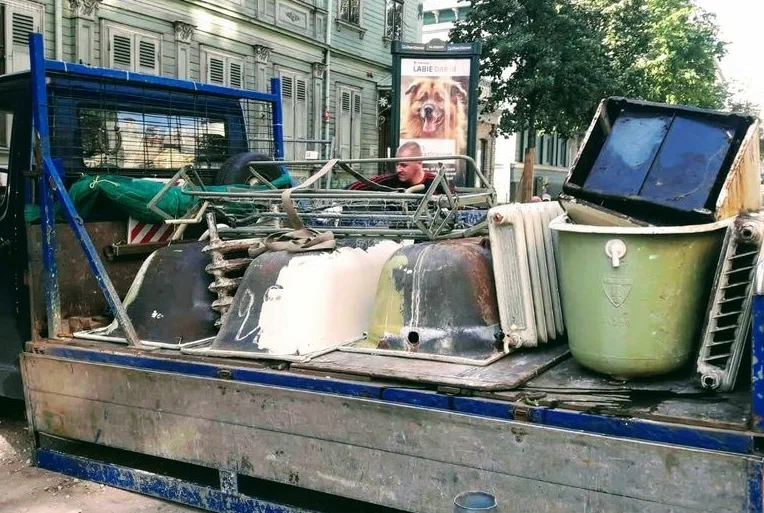 Вывоз старой сантехники в Старой Руссе от ПроМусор: быстро, недорого от 560 руб., утилизация и грузчики