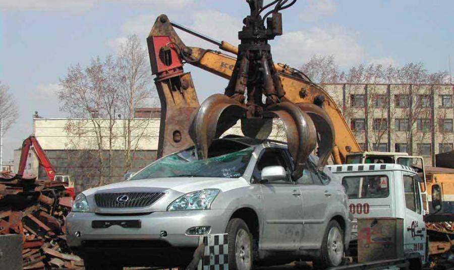Вывоз старых автомобилей на утилизацию в Старой Руссе в октябре