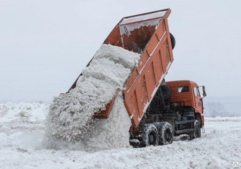 Вывоз снега самосвалами в Старой Руссе от ПроМусор - КАМАЗ, ЗИЛ, цена от 3057 руб