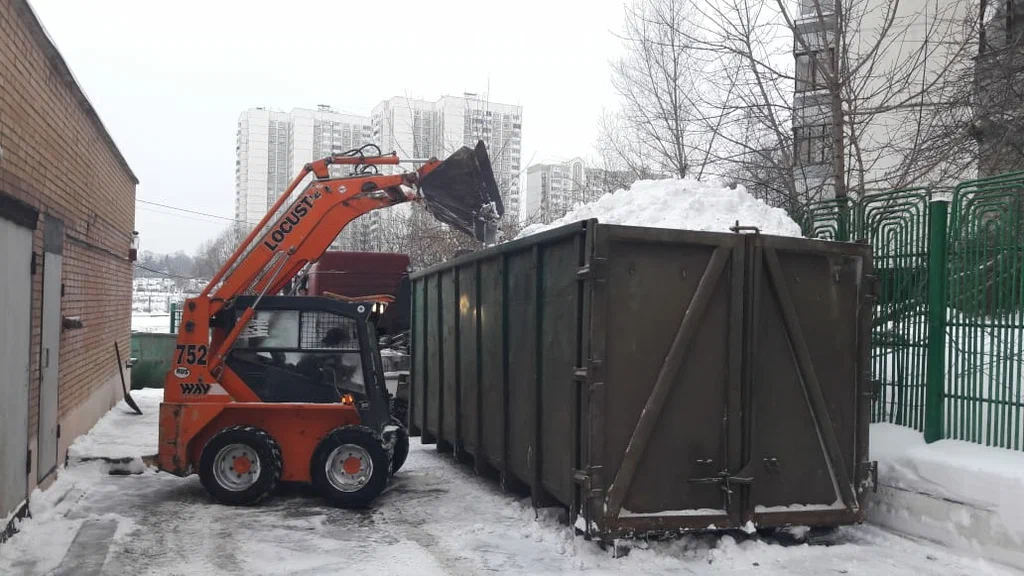 Вывоз снега контейнерами в Старой Руссе — цена от 3261 руб., заказать контейнер для снега в ПроМусор
